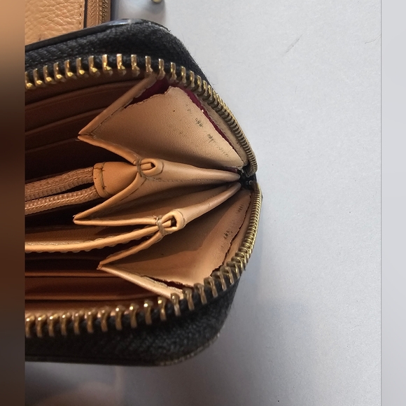 Used designer wallets - Picture 10 of 10